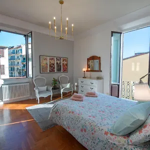 Apartment Romantic And Charming, Florence